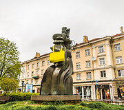 &bdquo;The Roop&ldquo; atributika papuo&scaron;tos skulptūros