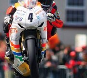 Kadras i&scaron; &bdquo;Isle of man TT&ldquo; varžybų/ Kev Clague nuotr.