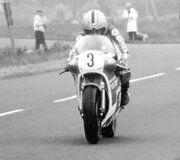 Joey Dunlopas 1982 m. &bdquo;Ulster Grand Prix&ldquo; metu. Wilson Adams nuotr. Wikipedia. CC BY-SA 2.0