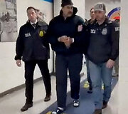 Po JAV operacijos Nicolas Maduro buvo atvežtas į kalėjimą Niujorke