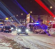 Ozo gatvėje susidūrė keturi automobiliai: vienas jų apvirto ant &scaron;ono