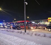 Ozo gatvėje susidūrė keturi automobiliai: vienas jų apvirto ant &scaron;ono