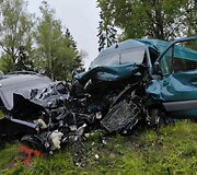Skapi&scaron;kyje susidūrus automobiliui ir mikroautobusui žuvo žmogus