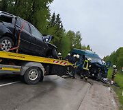 Skapi&scaron;kyje susidūrus automobiliui ir mikroautobusui žuvo žmogus
