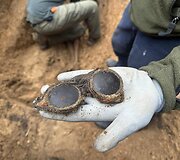 Netoli Karpi&scaron;kių kaimo archeologai aptiko vokiečių kareivio palaikus ir jautrų radinį