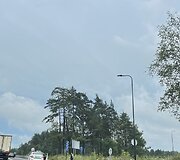 Magistralėje Vilnius-Kaunas-Klaipėda apvirto automobilis
