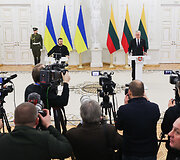 Volodymyras Zelenskis, Gitanas Nausėda