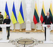 Volodymyras Zelenskis, Gitanas Nausėda