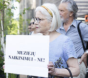 protestas prie&scaron; lietuvių ra&scaron;ytojų memorialinių erdvių naikinimą.