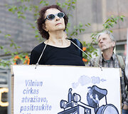 protestas prie&scaron; lietuvių ra&scaron;ytojų memorialinių erdvių naikinimą.