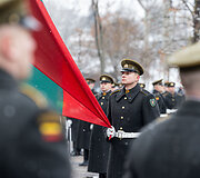 Valstybės vėliavos pakėlimo ceremonija Nepriklausomybės aik&scaron;tėje