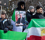 Iraniečių protesto akcija prie JAV ambasados prie&scaron; Irano rėžimą