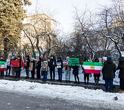 Iraniečių protesto akcija prie JAV ambasados prie&scaron; Irano rėžimą