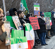 Iraniečių protesto akcija prie JAV ambasados prie&scaron; Irano rėžimą