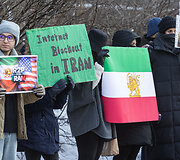 Iraniečių protesto akcija prie JAV ambasados prie&scaron; Irano rėžimą