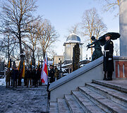Vainikų padėjimo ceremonija 1863&ndash;1864 m. sukilimo vadams ir sukilėliams atminti Senųjų Rasų kapinių koplyčioje-kolumbariume
