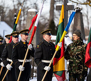 Vainikų padėjimo ceremonija 1863&ndash;1864 m. sukilimo vadams ir sukilėliams atminti Senųjų Rasų kapinių koplyčioje-kolumbariume