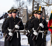 Vainikų padėjimo ceremonija 1863&ndash;1864 m. sukilimo vadams ir sukilėliams atminti Senųjų Rasų kapinių koplyčioje-kolumbariume