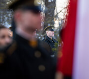 Vainikų padėjimo ceremonija 1863&ndash;1864 m. sukilimo vadams ir sukilėliams atminti Senųjų Rasų kapinių koplyčioje-kolumbariume