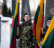 Vainikų padėjimo ceremonija 1863&ndash;1864 m. sukilimo vadams ir sukilėliams atminti Senųjų Rasų kapinių koplyčioje-kolumbariume