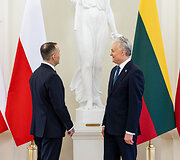 Karolis Nawrockis, Gitanas Nausėda