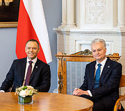 Karolis Nawrockis, Gitanas Nausėda