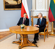 Karolis Nawrockis, Gitanas Nausėda