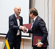 Romanas Hvezda, Rimvydas Petrauskas