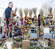 Verbų sekmadienio mugė prie Vilniaus Katedros