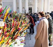 Verbų sekmadienio mugė prie Vilniaus Katedros