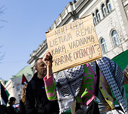 Protestas-eitynės prie&scaron; Lietuvos bendradarbiavimą Izraelio ir JAV karuose &bdquo;Karui &ndash; NE!&ldquo;