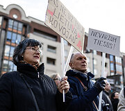 Protestas ,,&Scaron;alin rankas nuo laisvo žodžio&ldquo;