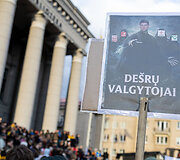 Protestas ,,&Scaron;alin rankas nuo laisvo žodžio&ldquo;