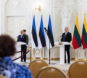 Prezidento Gitano Nausėdos ir Estijos Prezidento Alaro Kariso bendra spaudos konferencija