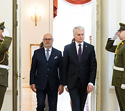 Alaras Karisas, Gitanas Nausėda
