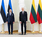 Alaras Karisas, Gitanas Nausėda