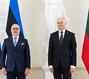 Alaras Karisas, Gitanas Nausėda