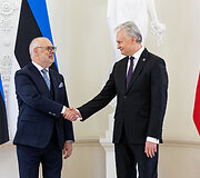 Alaras Karisas, Gitanas Nausėda
