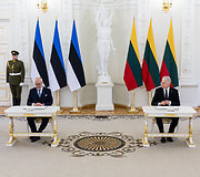 Alaras Karisas, Gitanas Nausėda