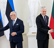 Alaras Karisas, Gitanas Nausėda