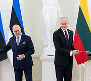 Alaras Karisas, Gitanas Nausėda