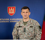 Bendra generolų Alexus D. Grynkewich ir Raimundo Vaik&scaron;noro spaudos konferencija