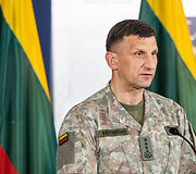 Bendra generolų Alexus D. Grynkewich ir Raimundo Vaik&scaron;noro spaudos konferencija