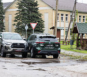 Gudžių kaime Karo policija ir Lietuvos kariuomenė ie&scaron;ko drono