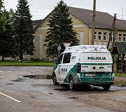Gudžių kaime Karo policija ir Lietuvos kariuomenė ie&scaron;ko drono