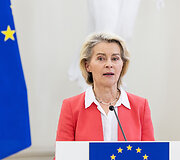 Bendra Europos Komisijos Pirmininkės ir Baltijos &scaron;alių Prezidentų spaudos konferencija Prezidento rūmuose