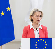 Bendra Europos Komisijos Pirmininkės ir Baltijos &scaron;alių Prezidentų spaudos konferencija Prezidento rūmuose