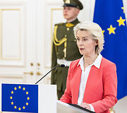 Bendra Europos Komisijos Pirmininkės ir Baltijos &scaron;alių Prezidentų spaudos konferencija Prezidento rūmuose