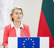 Bendra Europos Komisijos Pirmininkės ir Baltijos &scaron;alių Prezidentų spaudos konferencija Prezidento rūmuose
