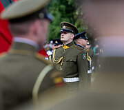 Valstybės vėliavos pakėlimo ceremonija Nepriklausomybės aik&scaron;tėje, Gedulo ir vilties bei Okupacijos ir genocido dienoms atminti